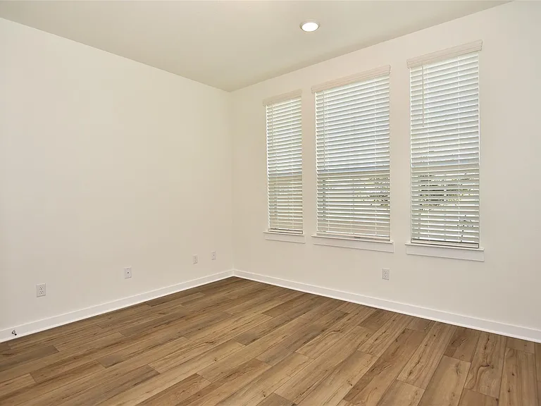 1804 Homestead Farms Dr — Photo 6