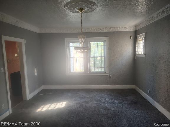 5th image of 4779 Glendale St