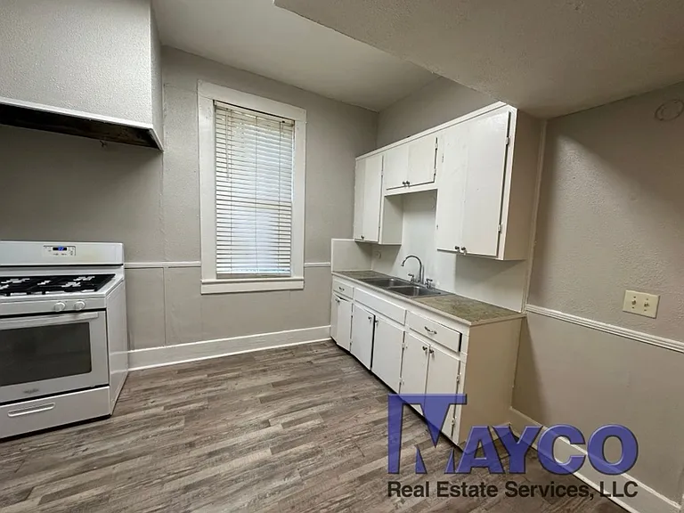 2413 Creswell Ave — Photo 3