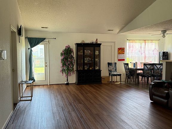3rd image of 8113 Maple Stream Ln