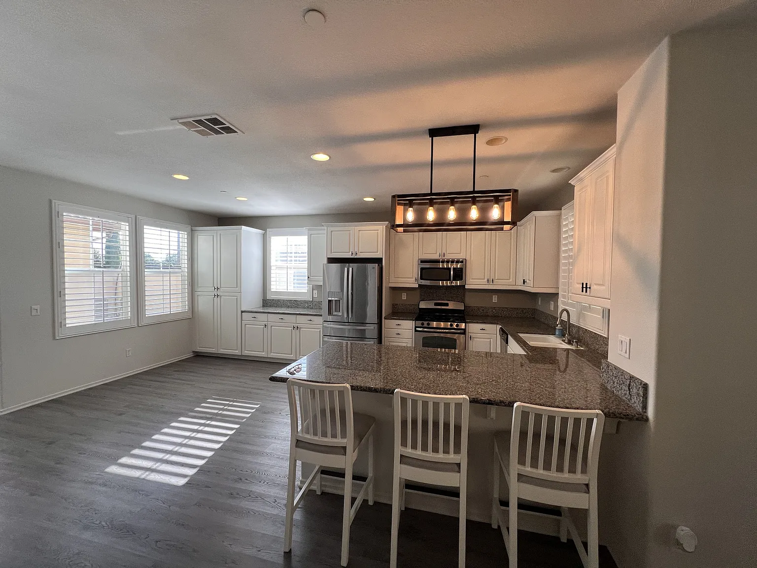 8090 Cornwall Ct — Photo 4