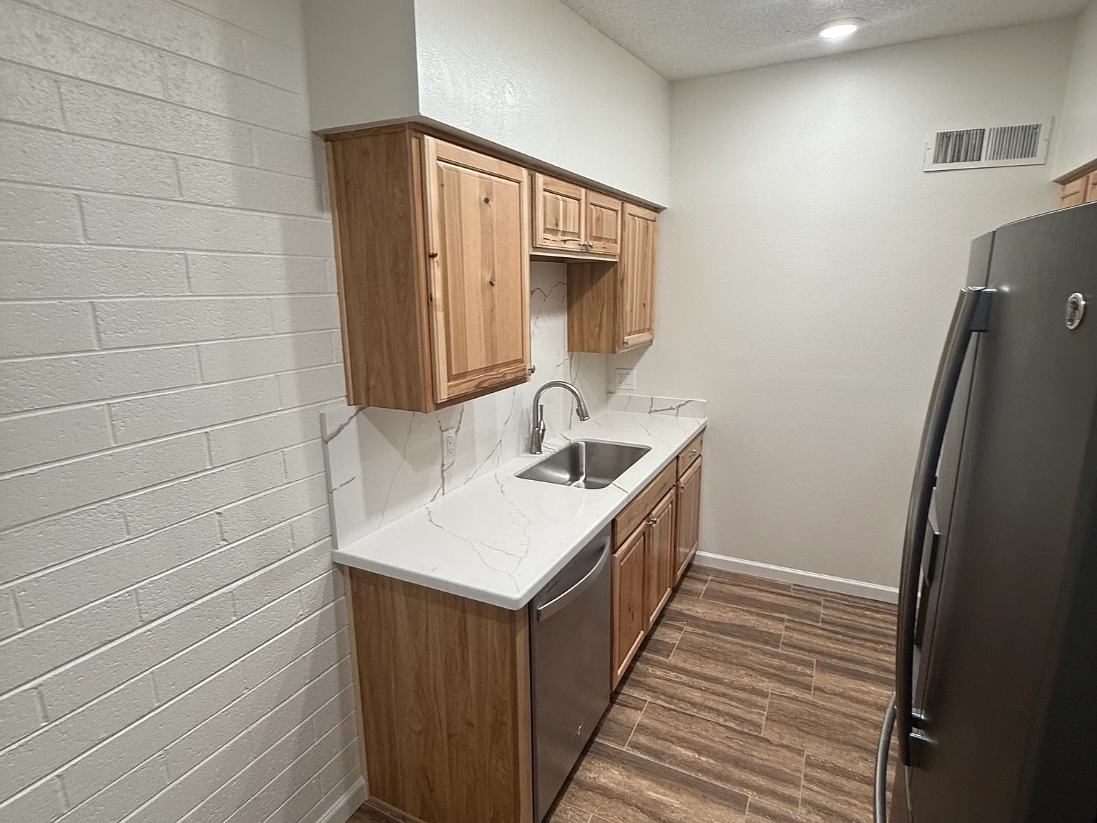 2 bed, 725 sqft, $1,275 — Photo 2