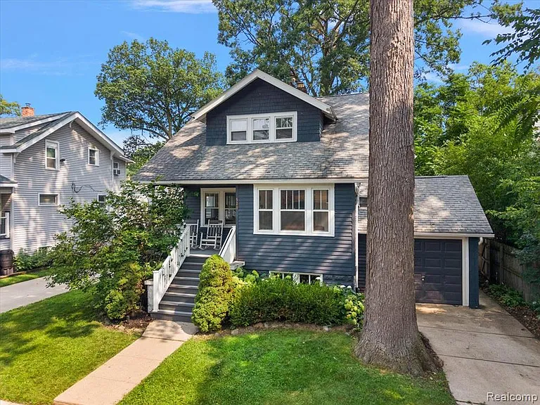 529 Hawthorn Ave — Photo 4