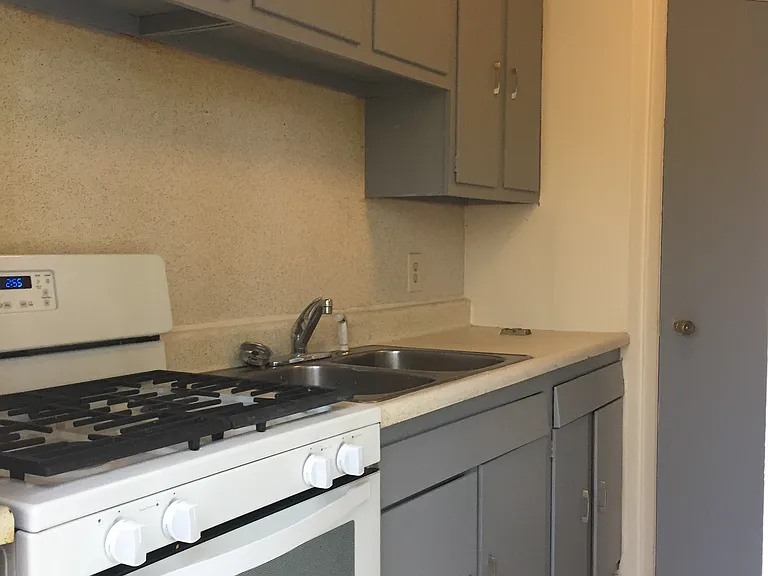 6 Lakewood Dr #3 — Photo 8