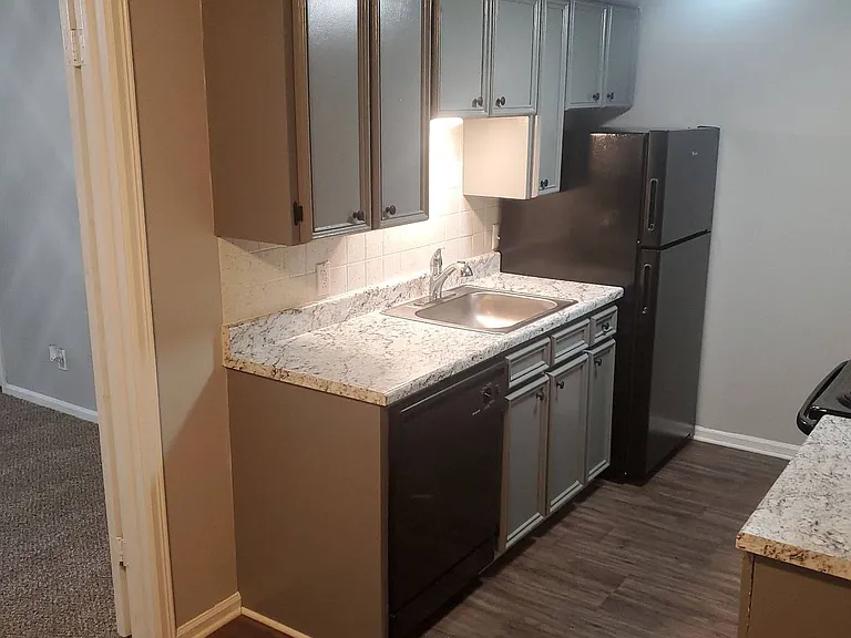 Stratford East Apartments — Photo 47