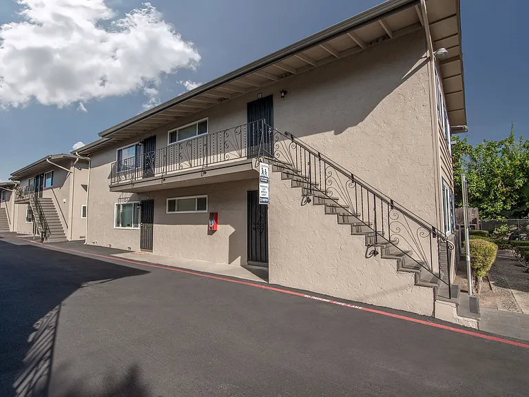 Buena Vista Apartments — Photo 4