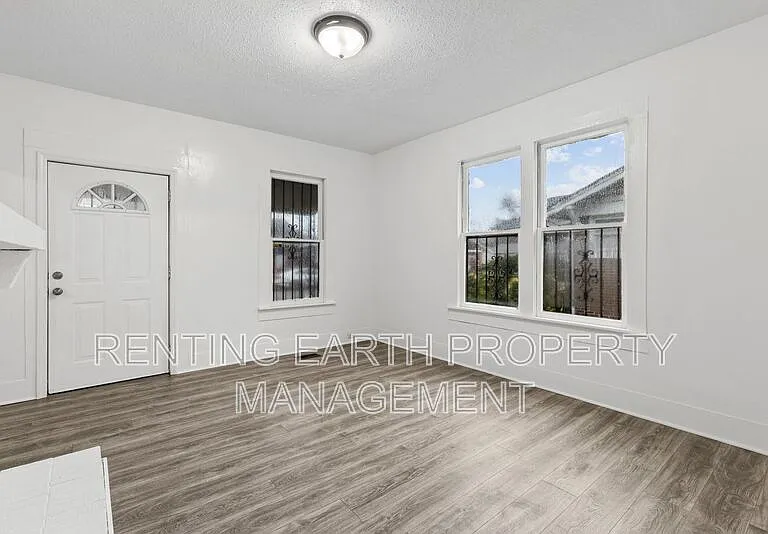 4732 Court S — Photo 8