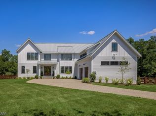 27 River Farm Ln, Bernards Township, NJ 07931