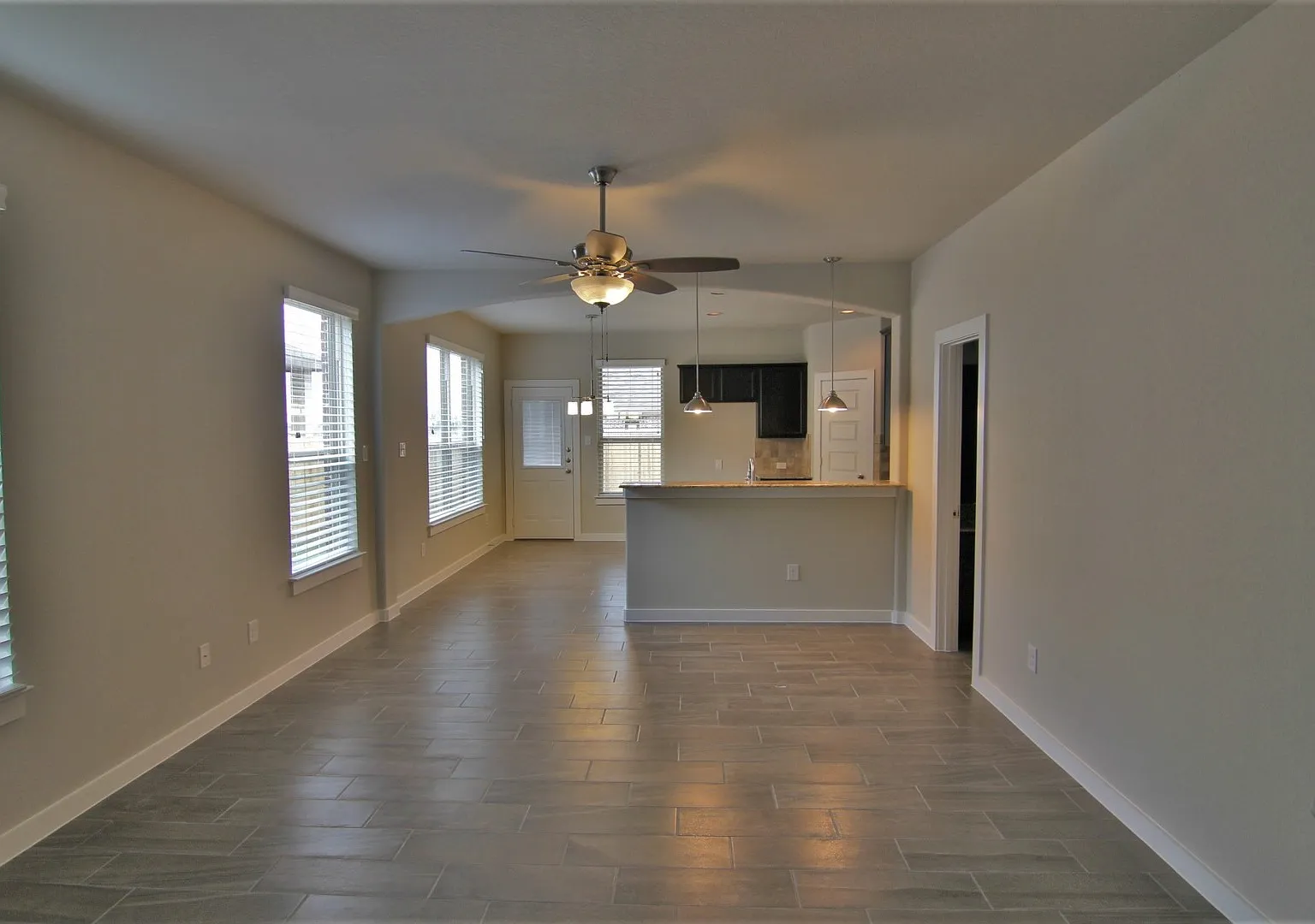 3/2.5/2 Duplex Close to Creekside Shopping, Restaurants, & Entertainment / Fenced in Backyard / CISD — Photo 3