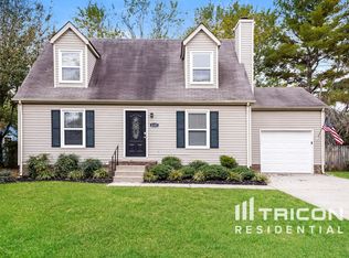 1127 Woods Edge Dr, Murfreesboro, TN 37130