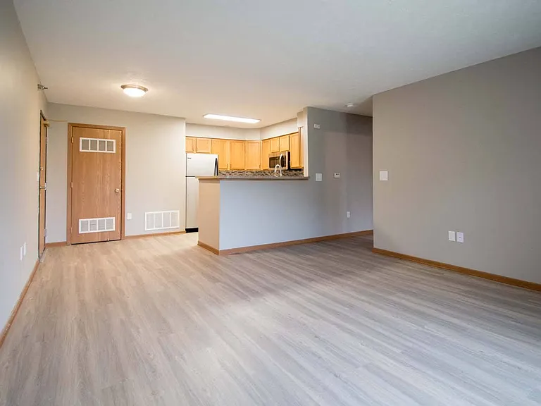 Large One Bedroom/One Bathroom: 900 SF