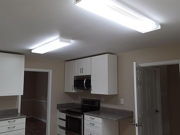 5th image of 3015 Majesty Dr