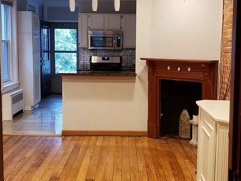 320 Gay St #1 — Photo 11