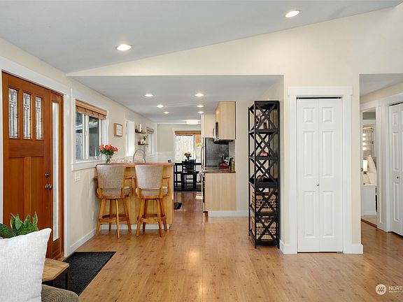 5th image of 6063 212th Avenue NE