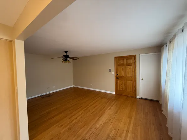 8549 Grand Ave APT 3E, River Grove, IL 60171