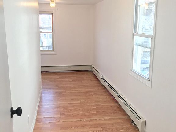 5th image of 4756 Carpenter Ave Floor 1