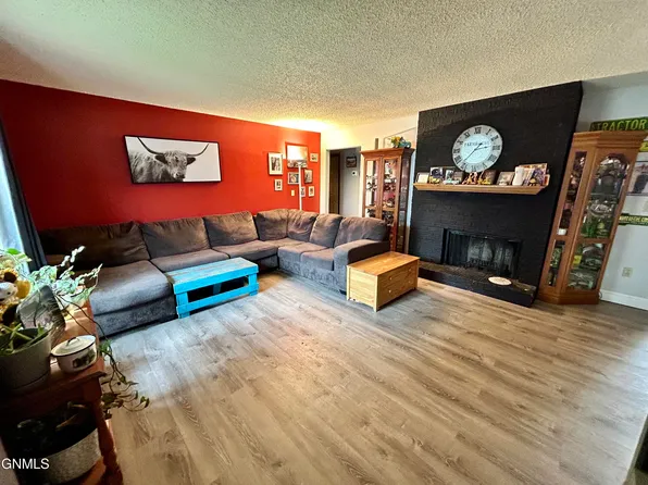 1107 Cannon Ln, Washburn, ND 58577