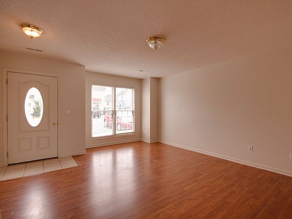 3rd image of 1134 Paul Revere Ct