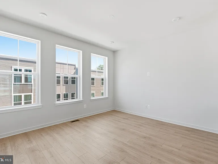 18002 Alicia Ave — Photo 9