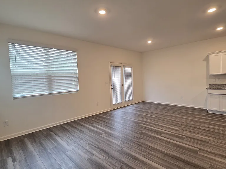 110 Saginaw Ct — Photo 4