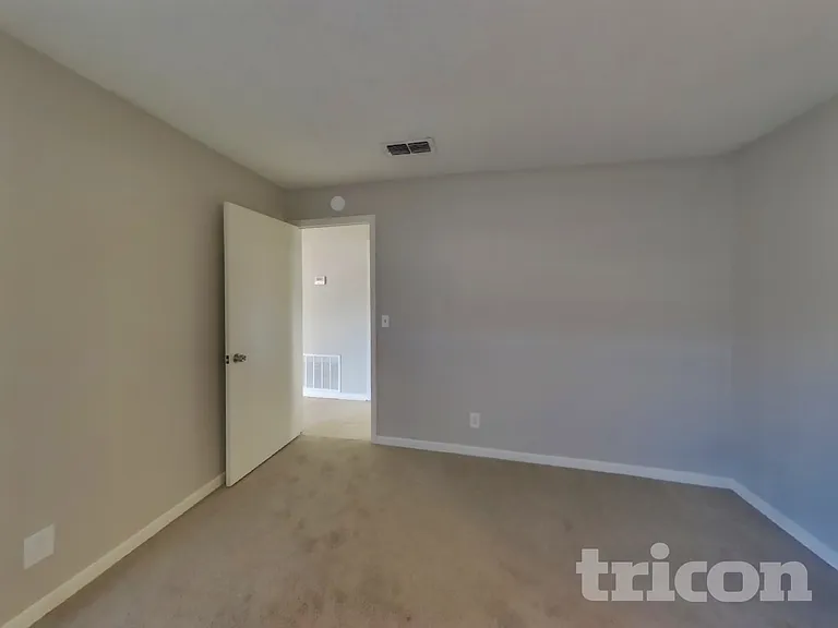 1484 Bloomingdale Rd — Photo 6