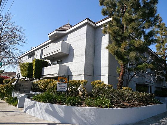 1st image of 2901 W Victory Blvd APT F