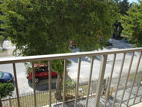 4th image of 1225 NE 124th St APT 21A