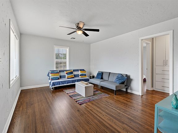 3rd image of 307 W 11th St