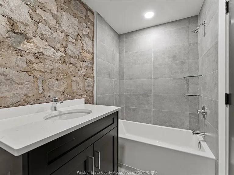 247 Brock St #102 — Photo 7