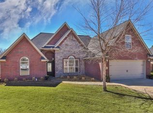 2523 W Vanike Dr, Fayetteville, AR 72704
