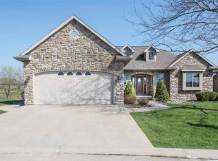 813 Whisper Falls Ln, Menasha, WI 54952