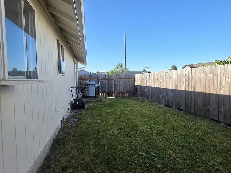 7024 Pierce Dr N — Photo 32