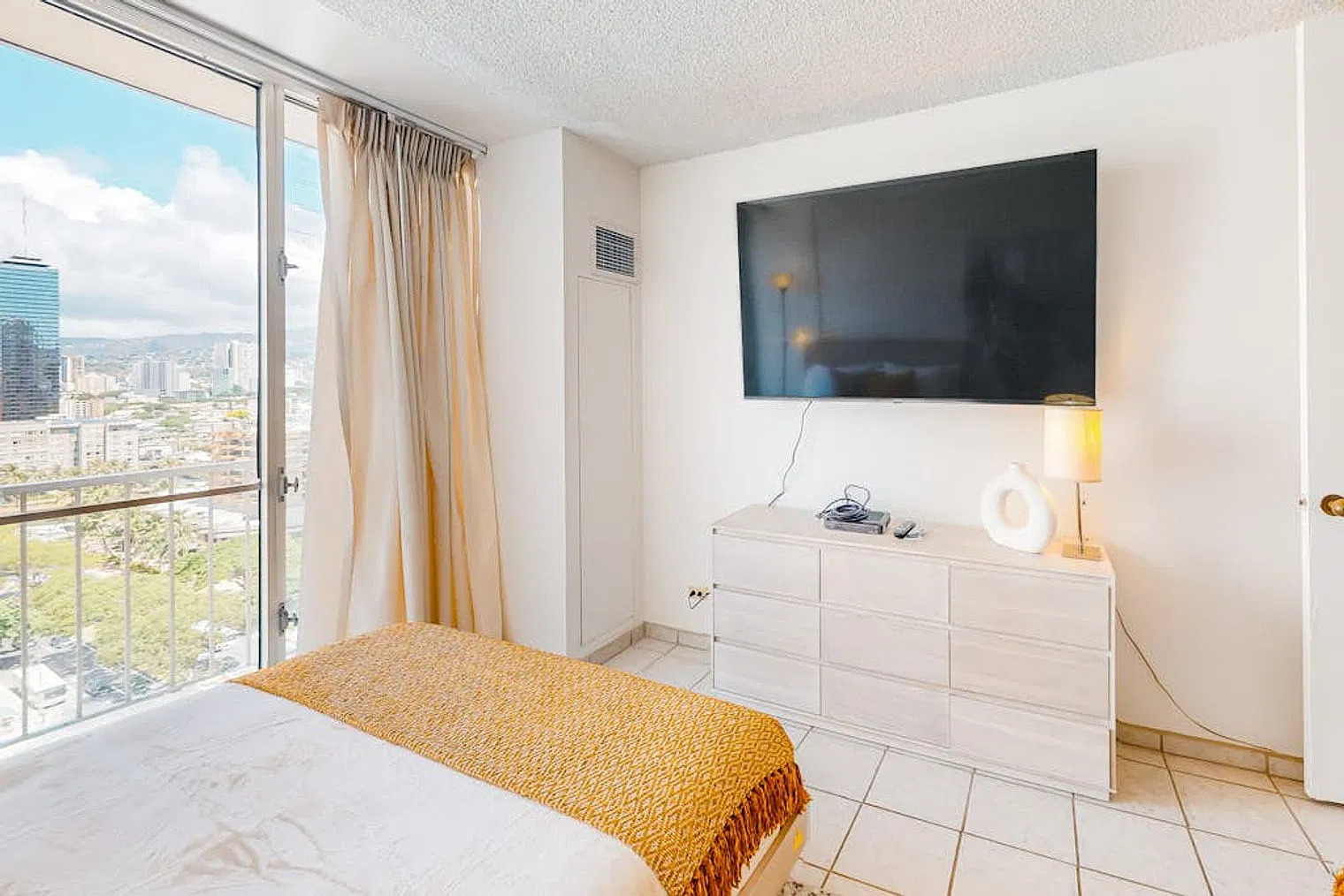1 bed, 1.0 bath, 538 sqft, $3,798 — Photo 2