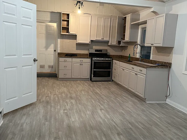744 Silver Spring Ave — Photo 32