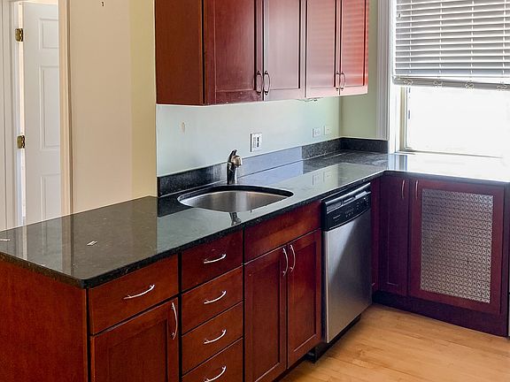 4th image of 4720 N Winchester Ave #1