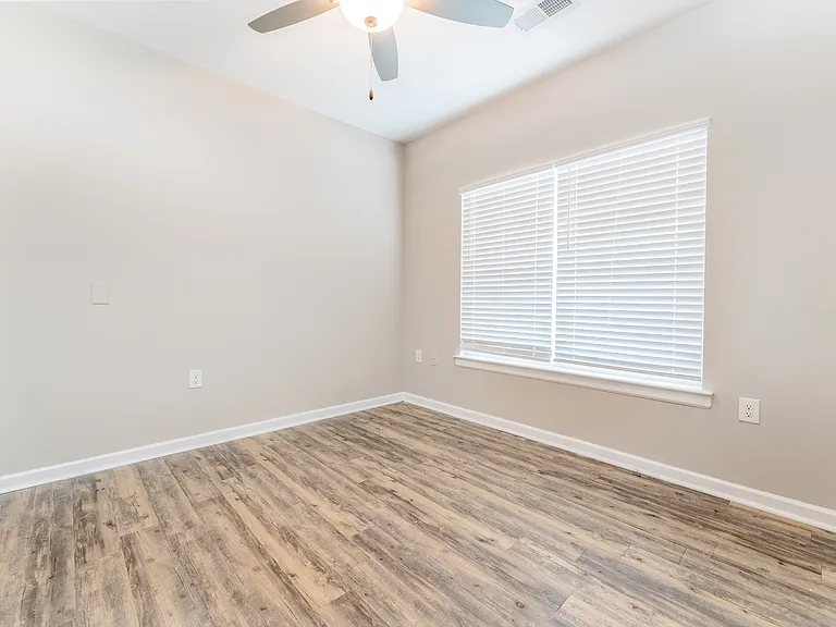 Stella's Place Apartments — Photo 34