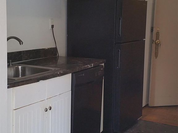 2nd image of 4520 King St APT 206