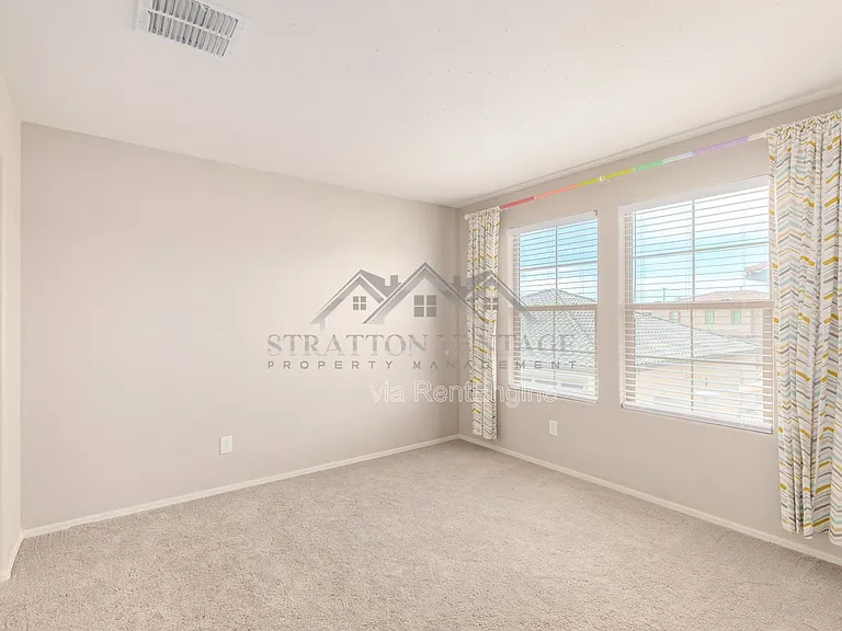 55 E Constitution Dr — Photo 21