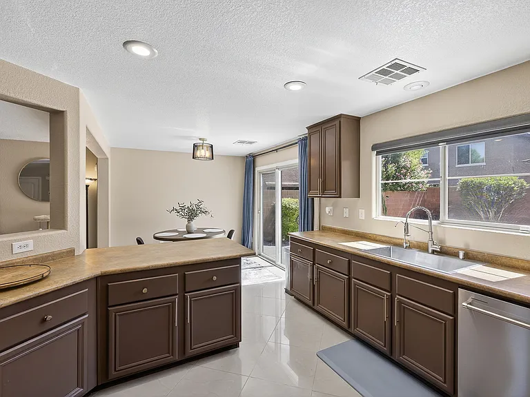 10847 Iona Island Ave — Photo 29