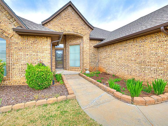 4th image of 9701 Lakecrest Dr