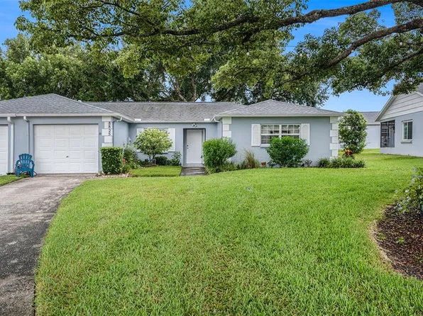 8825 Manos Cir, New Port Richey, FL 34655