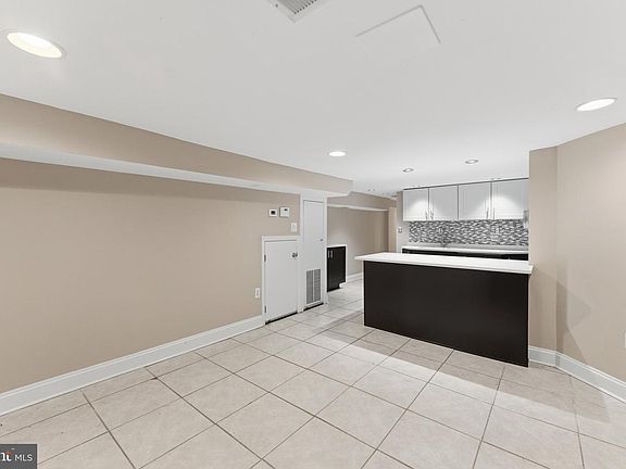 5th image of 11 R St NW Floor 2
