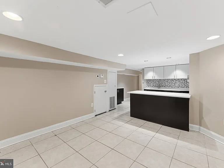 11 R St NW #2 — Photo 5