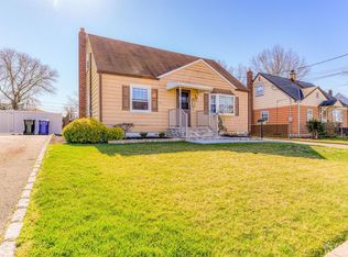 154 E Hill Rd, Colonia, NJ 07067