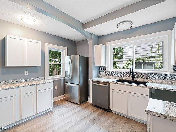 3rd image of 318 N Firestone Blvd