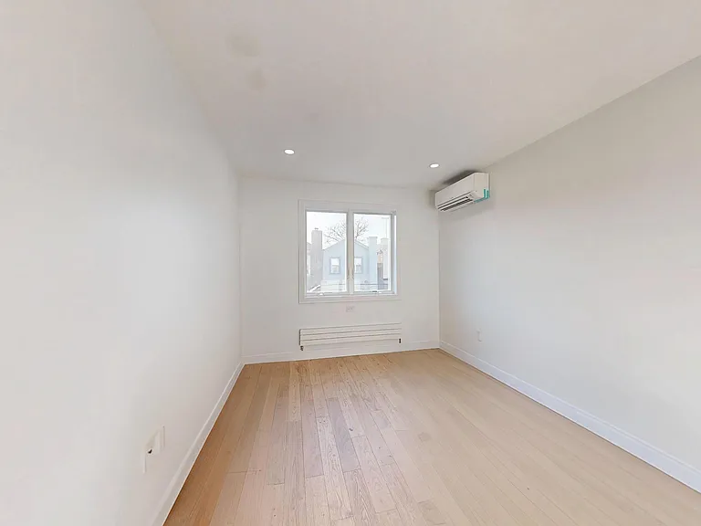 2346 E 2nd St #2 — Photo 6