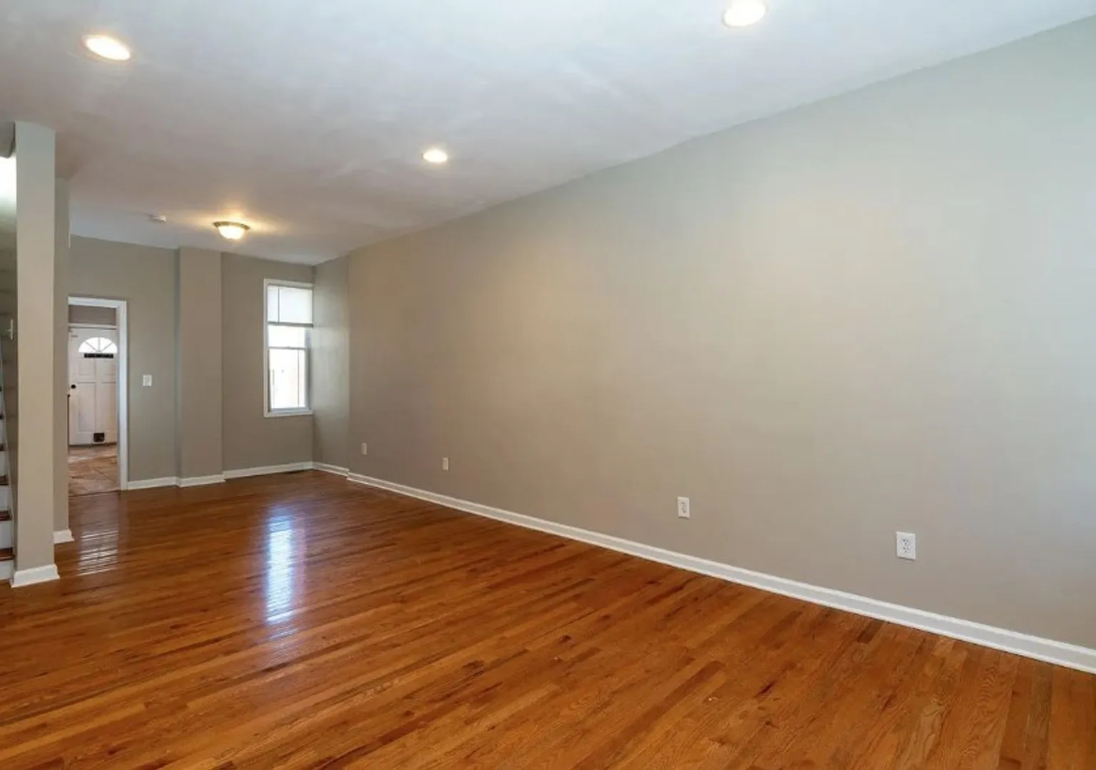 North York Gem | 3 Bed, 1.5 Bath with Hardwood Floors & Central Air! — Photo 1