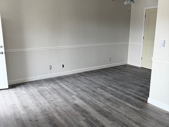 3rd image of 14 W Bluff St #18