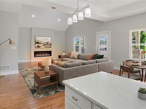 4th image of 716 Chestnut Ave