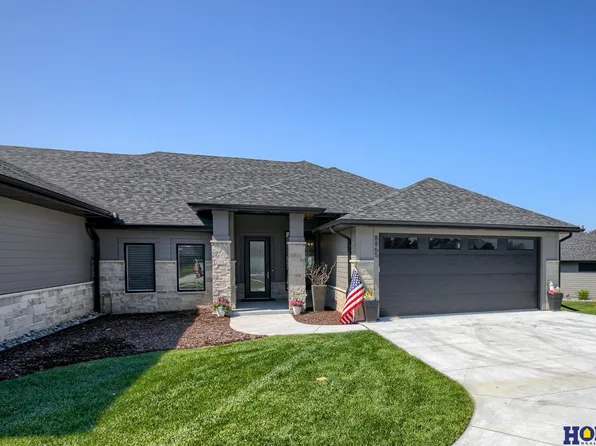 8865 Augusta Dr, Lincoln, NE 68526